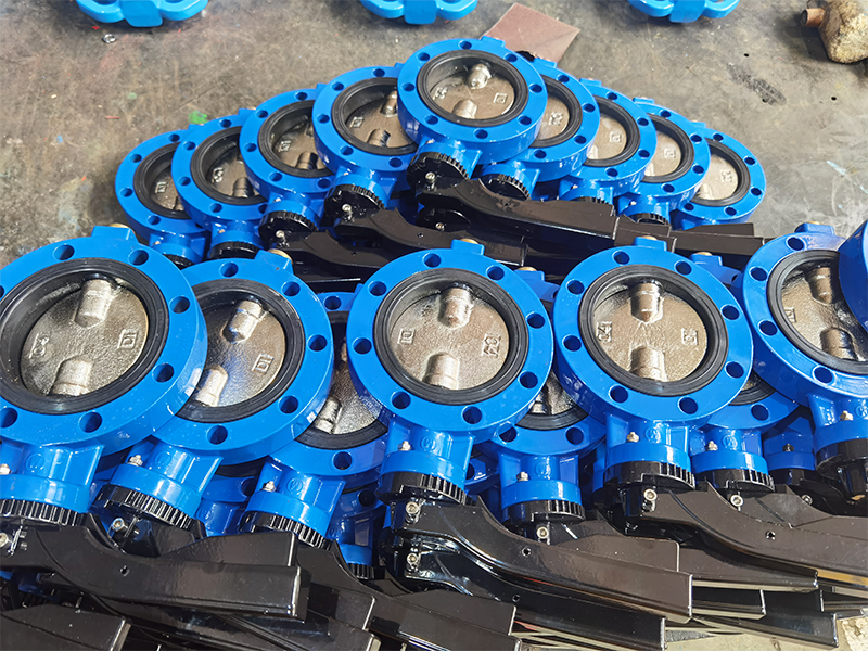 Single flange butterfly valve